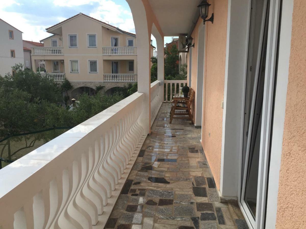 Apartments Villa Dolmar Vodice Exterior foto