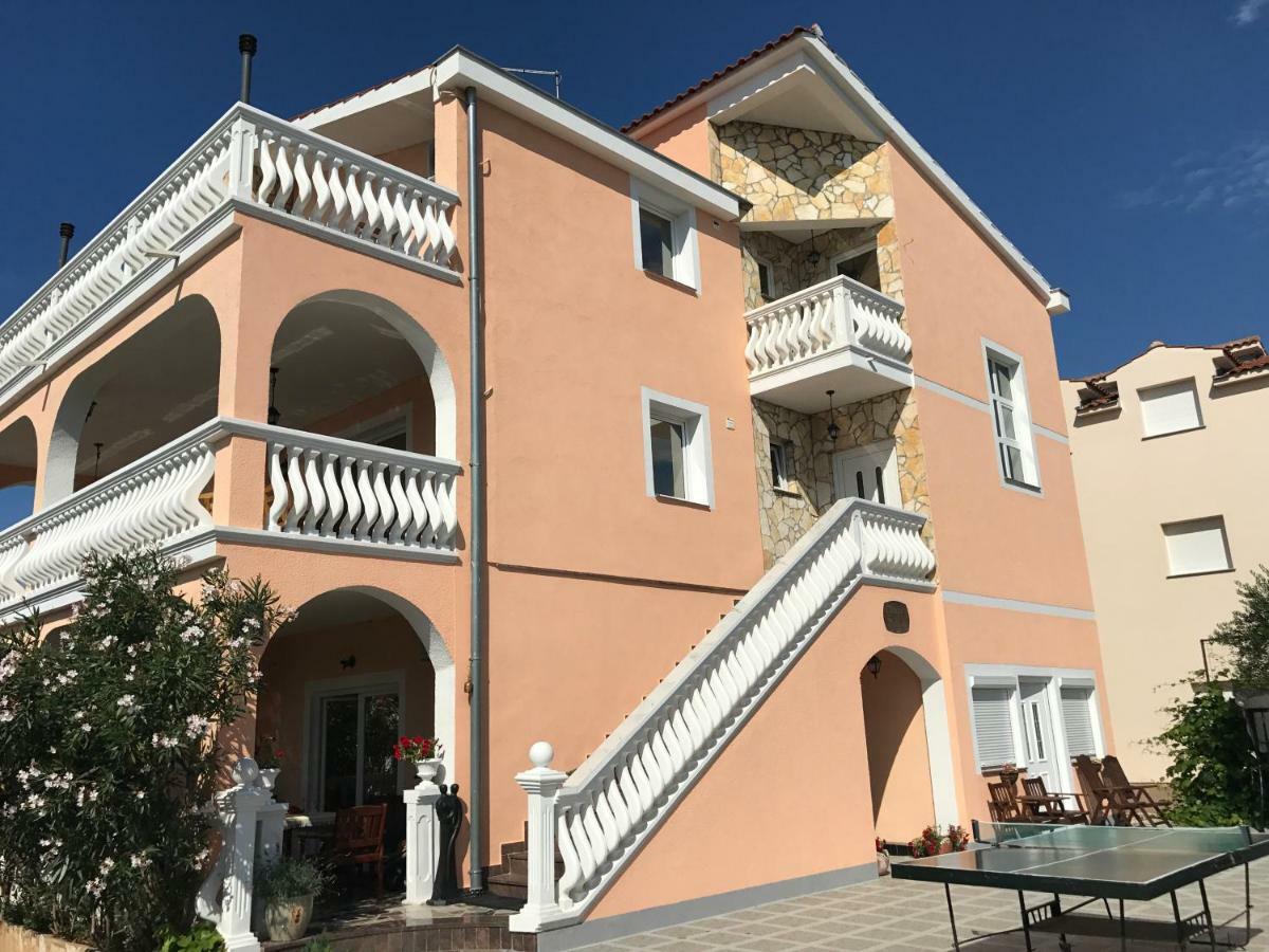 Apartments Villa Dolmar Vodice Exterior foto